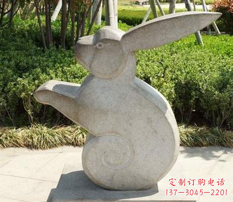 信阳公园兔子雕塑,营造可爱的氛围