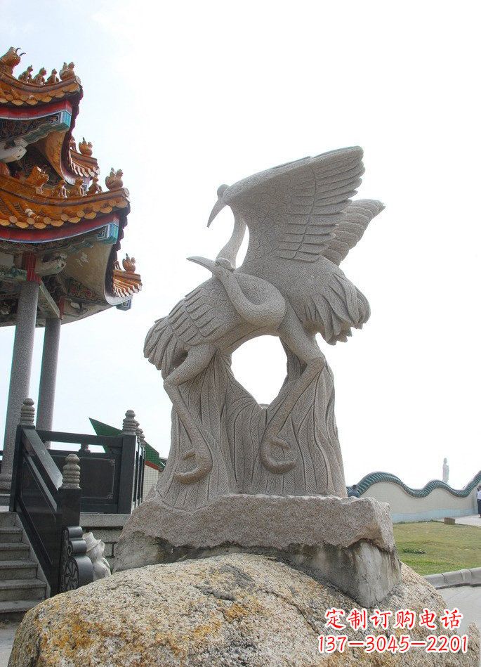 信阳高雅优美的公园动物大理石仙鹤雕塑