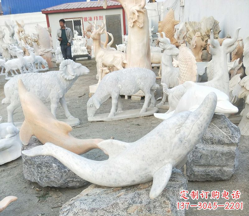 信阳公园动物海豚石雕