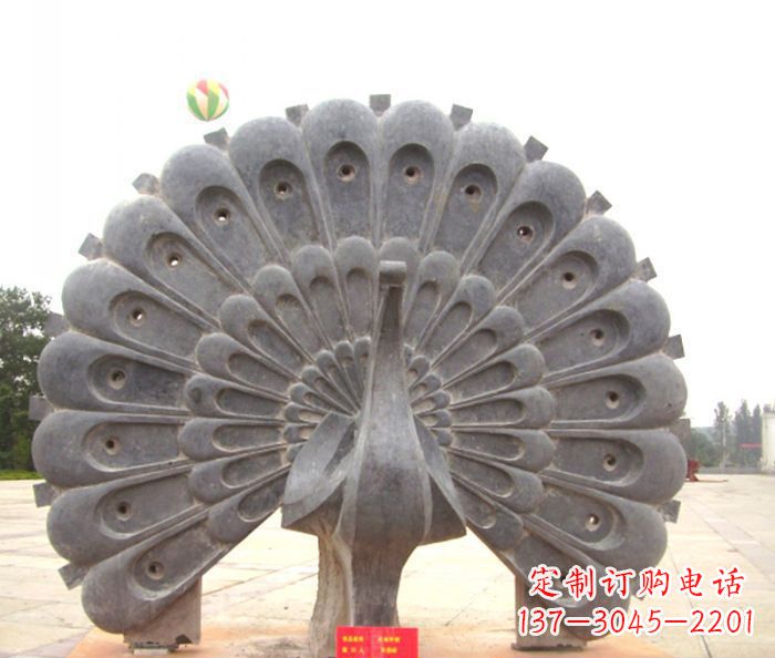 信阳风格独特的孔雀石雕