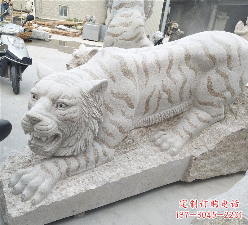 信阳中领雕塑精美大型老虎石雕,精雕细琢展现雄壮气势