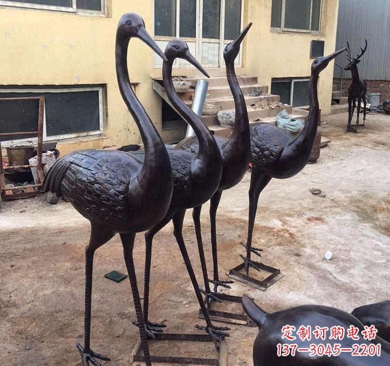 信阳雕刻精致灵动的丹顶鹤铜雕