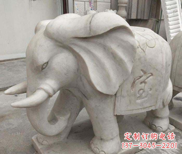 信阳公园动物招财大象石雕