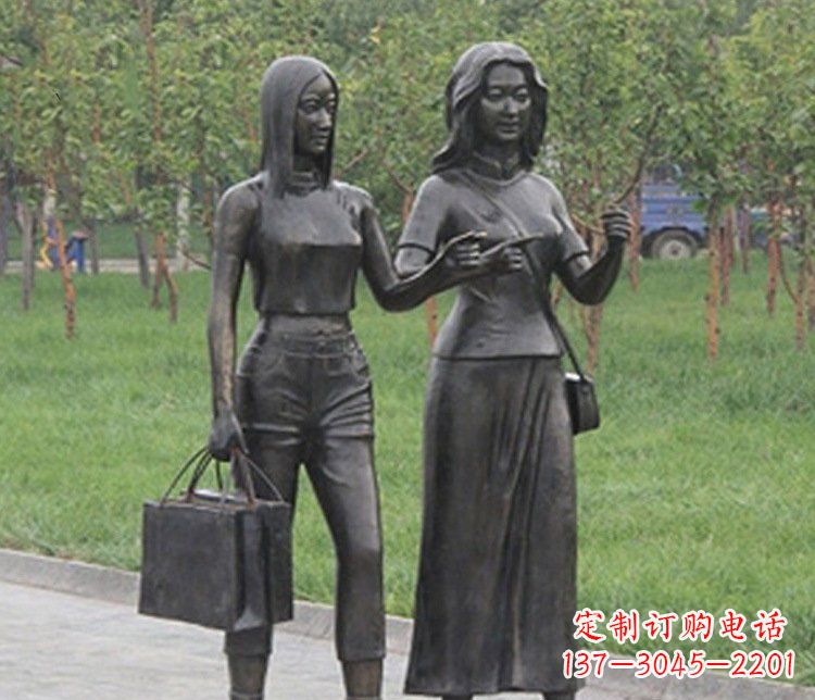 信阳艺术精品铜雕——公园逛街女性人物铜雕塑