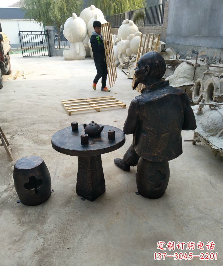 信阳精美的老人铜雕