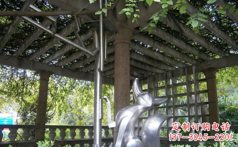 信阳动物铜雕——公园狐狸与乌鸦小品
