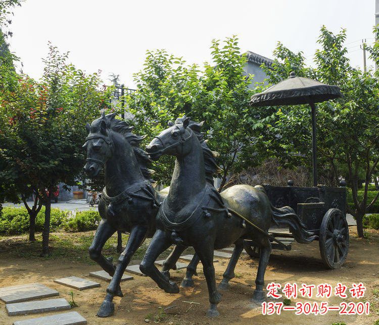 信阳风格弥漫的古典马车铜雕