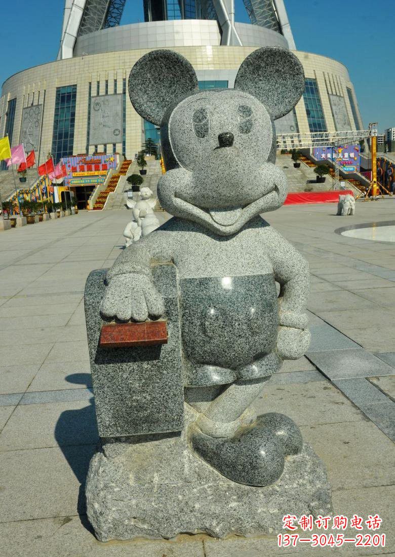信阳令人惊叹的米老鼠塑像