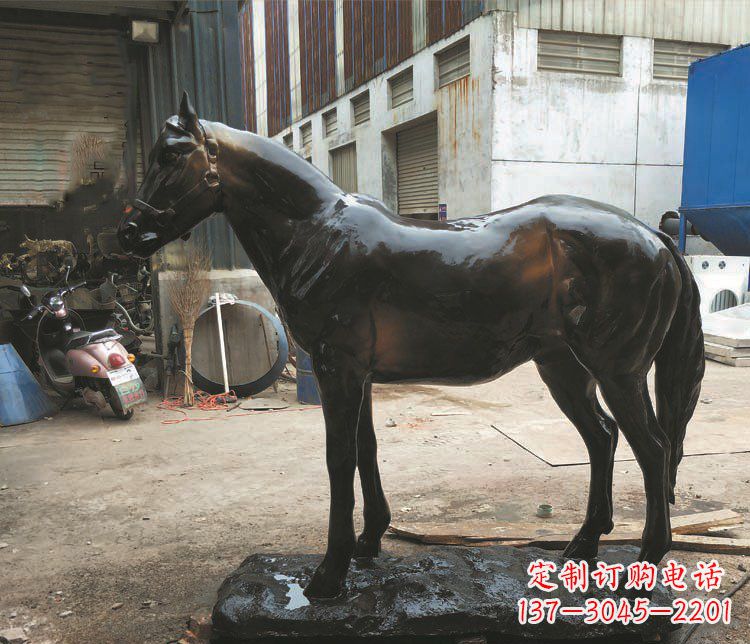 信阳玻璃钢仿铜雕塑栩栩如生的飞奔骏马