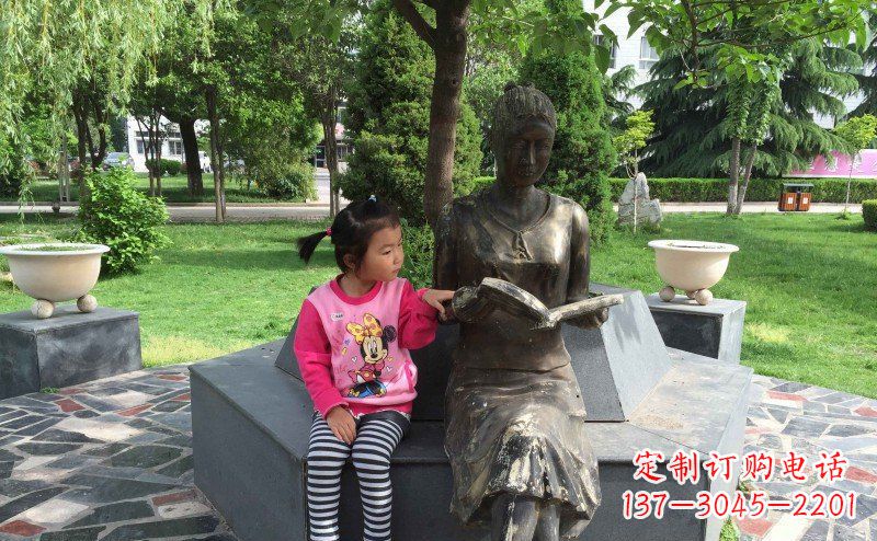 信阳优雅可爱的女孩铜雕