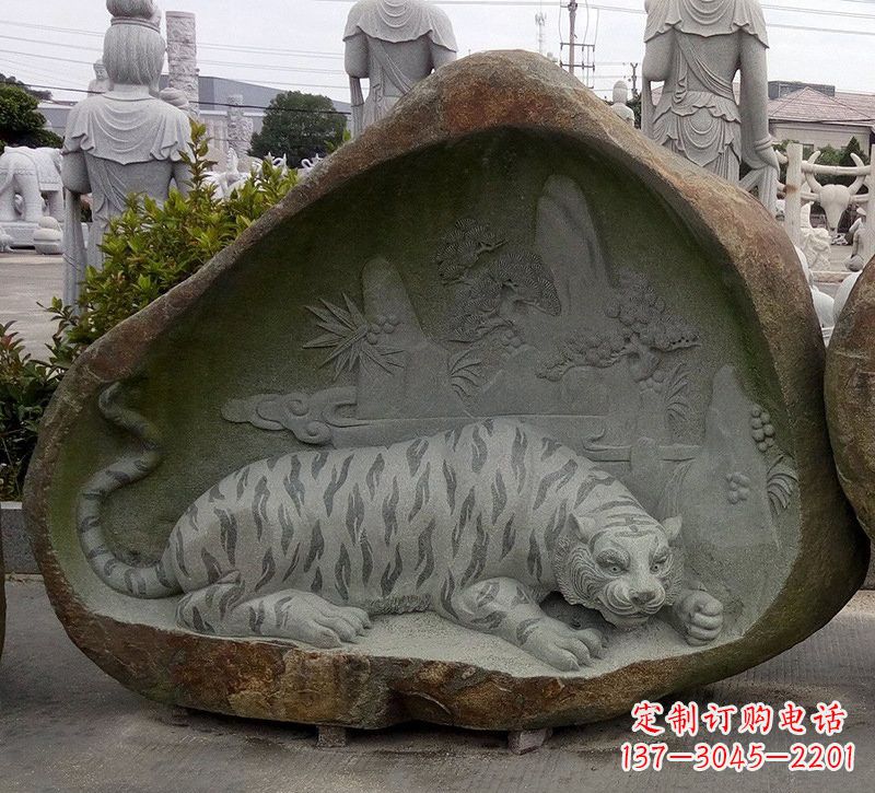 信阳营造自然璀璨,浓厚动物气息的老虎雕塑