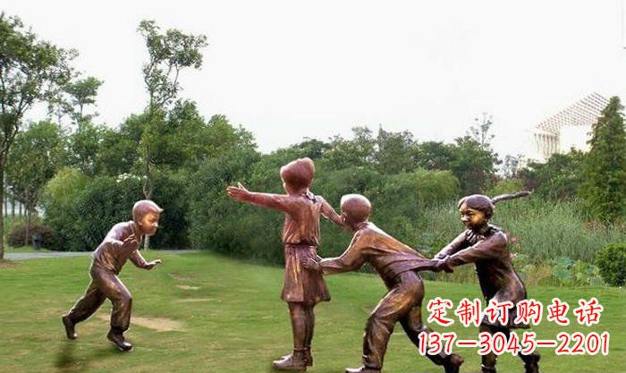 信阳风格多变的老鹰雕塑
