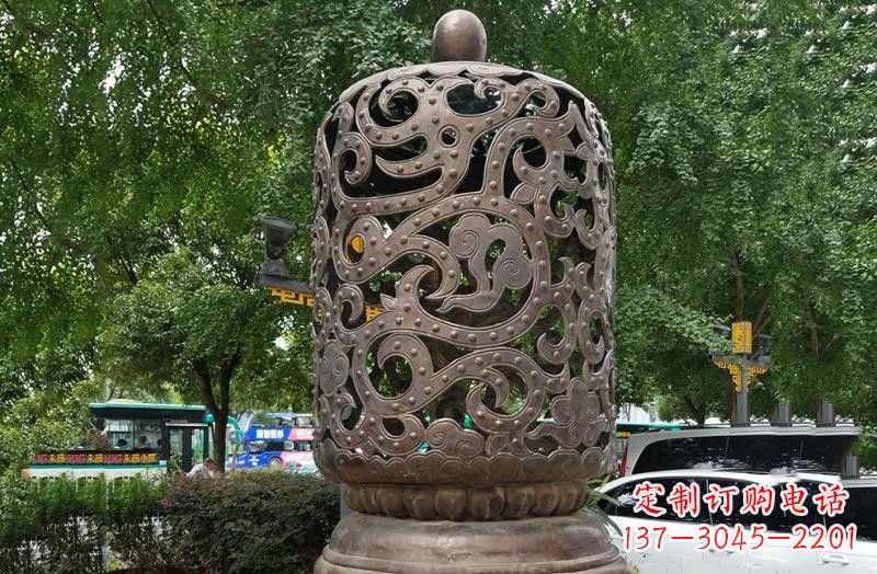 信阳浪漫精致镂空灯笼铜雕