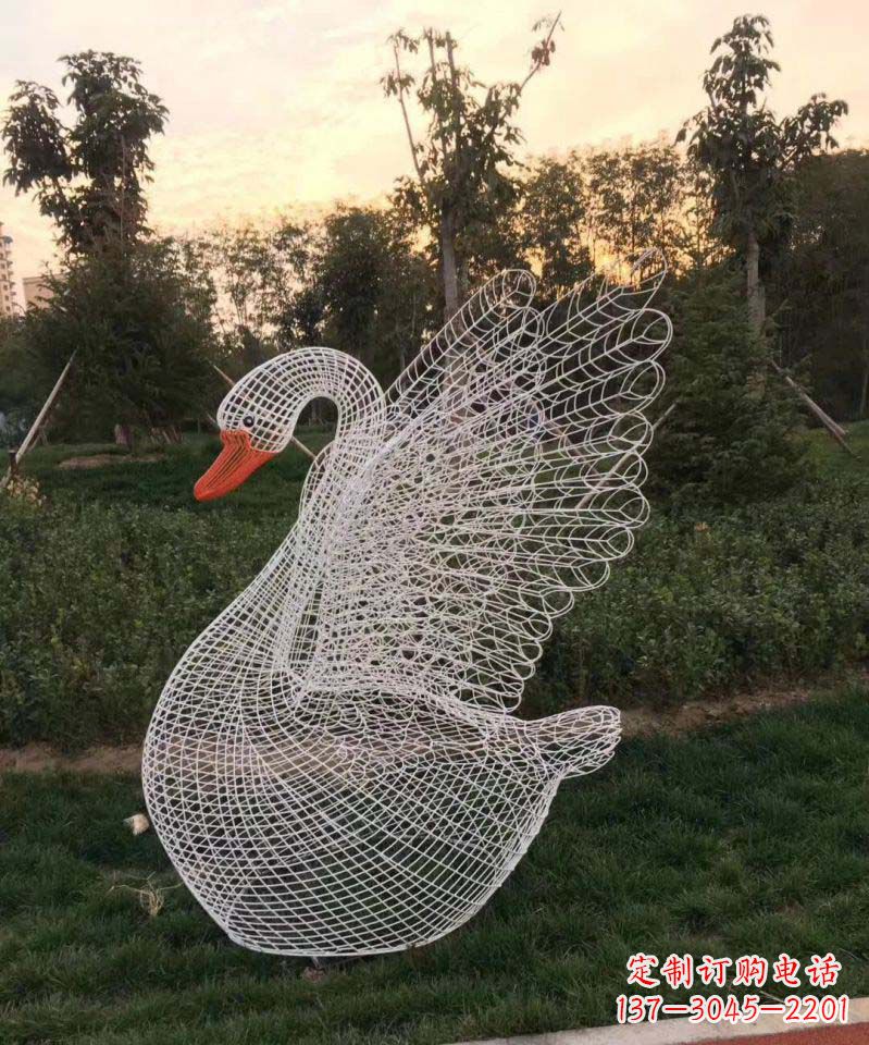 信阳高雅不锈钢镂空天鹅雕塑