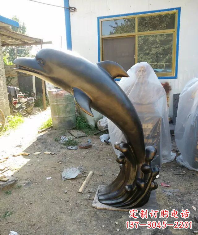 信阳公园喷水海豚动物铜雕