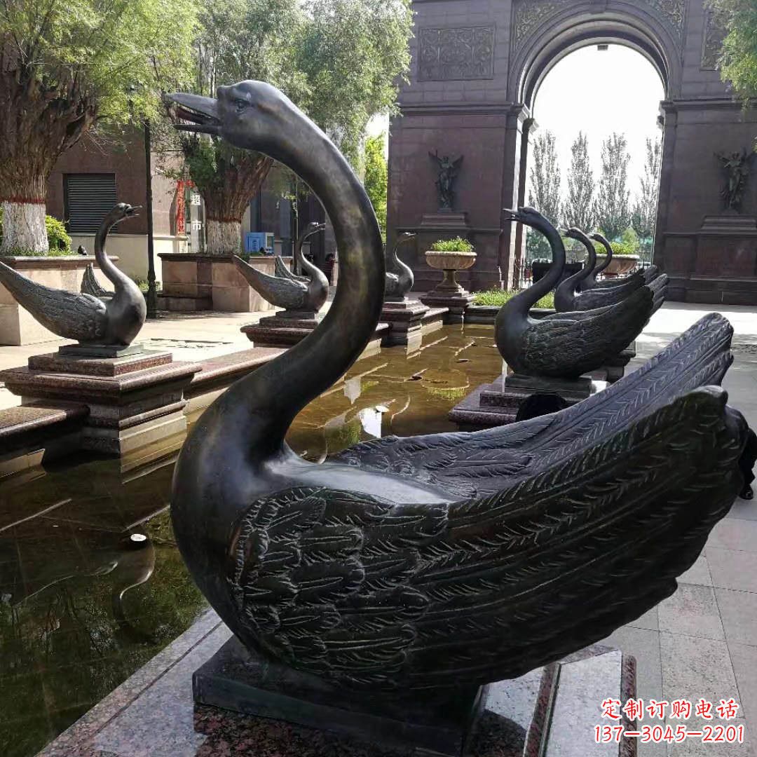 信阳公园喷水天鹅铜雕