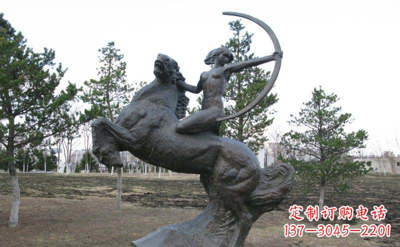 信阳公园骑马女人射箭铜雕