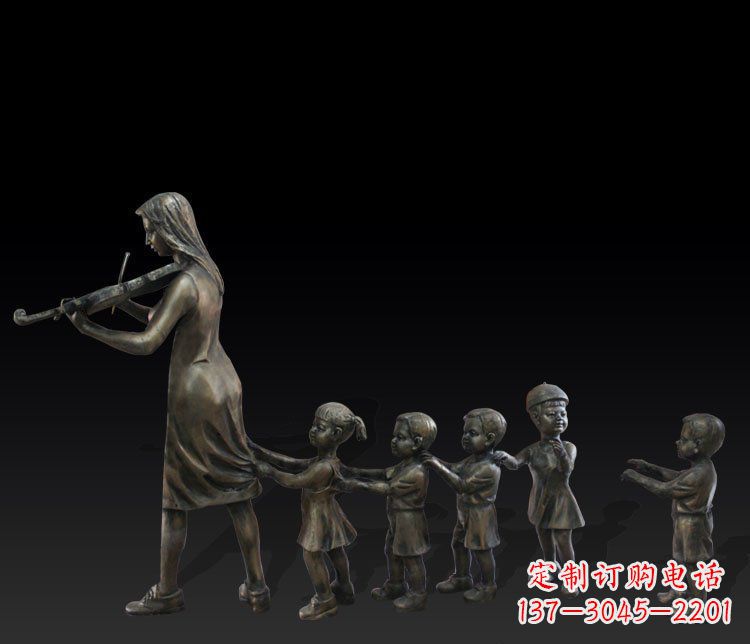 信阳传统风格老鹰捉小鸡铜雕