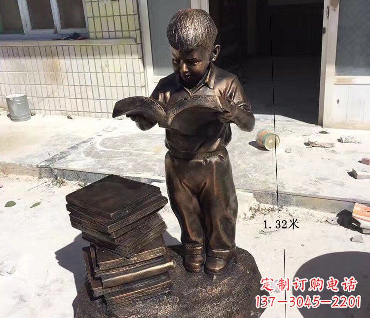 信阳公园人物小孩看书小品铜雕