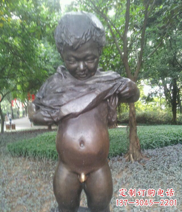 信阳萌动活泼的男孩铜雕塑