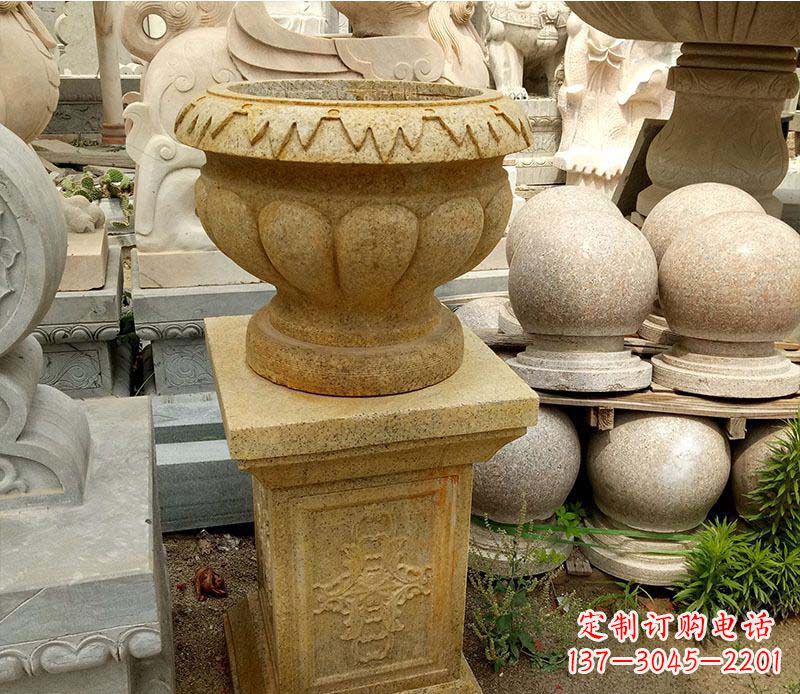 信阳砂岩花盆景观石雕--美观多彩的室外装饰