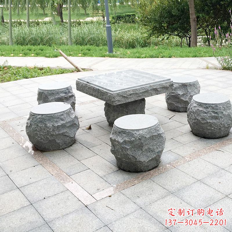 信阳新题目“古典风格石桌凳雕塑”