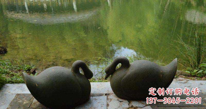 信阳高雅优美的天鹅铜雕
