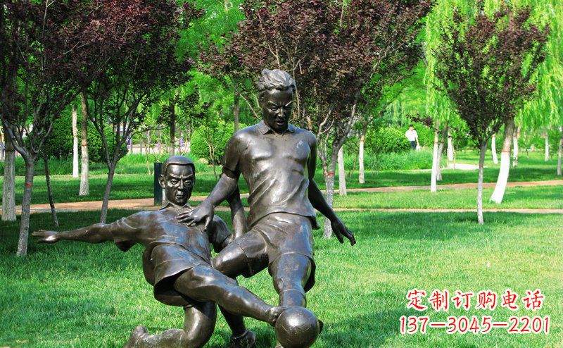 信阳足球运动铜雕