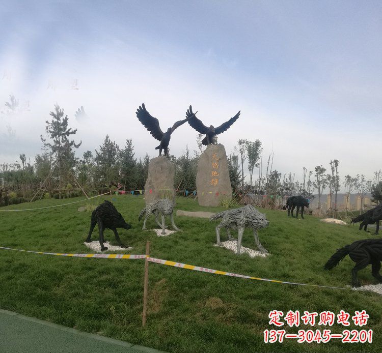 信阳令人惊叹的老鹰雕塑