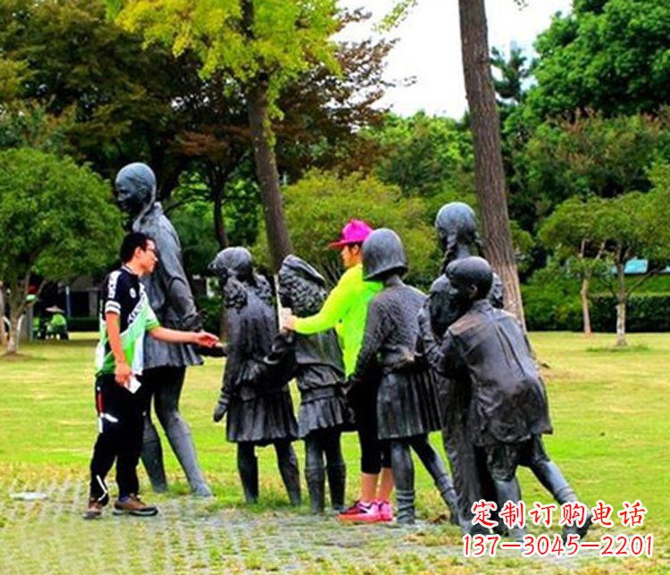 信阳铜质老鹰抓小鸡雕塑
