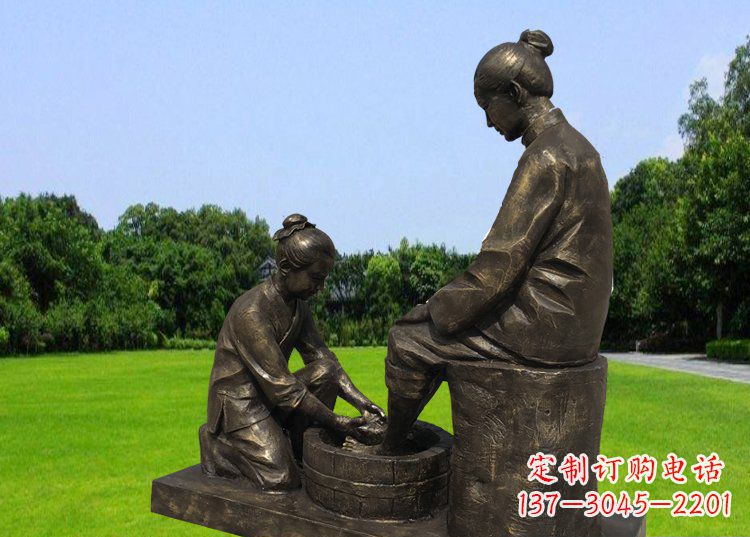 信阳浓浓爱意的母爱,定制青铜铸造的母亲雕塑