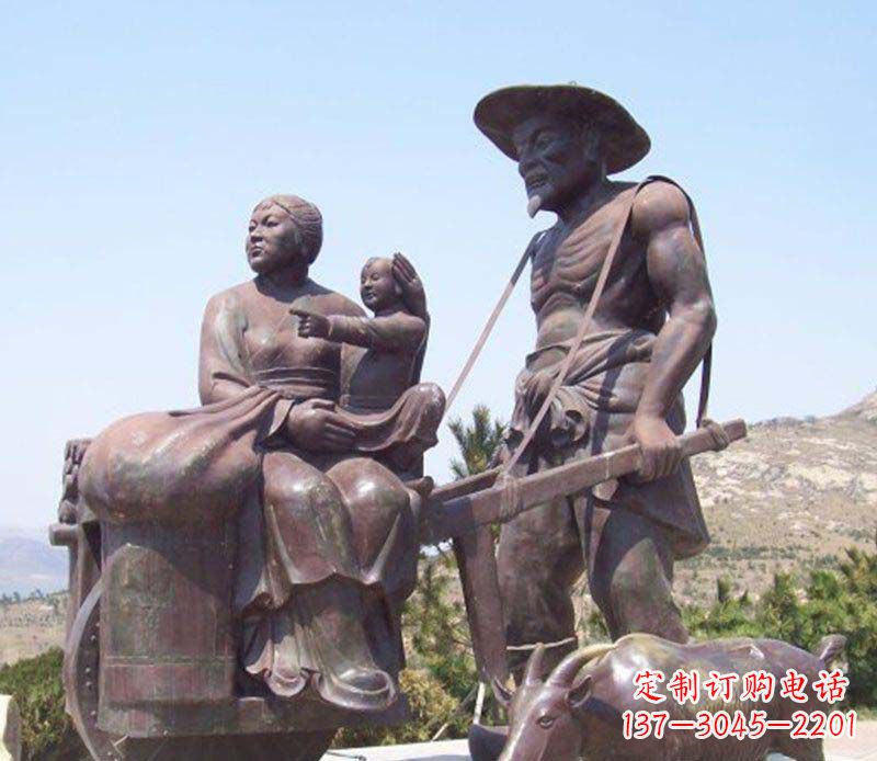 信阳真实风格的独轮车雕塑