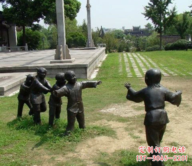 信阳老鹰雕塑,巧妙玩耍、永记美好