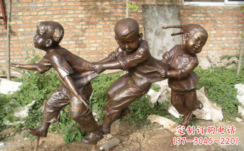 信阳铜雕老鹰—勇捕小鸡的动态展示