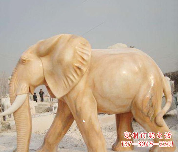 信阳公园晚霞红大象雕塑