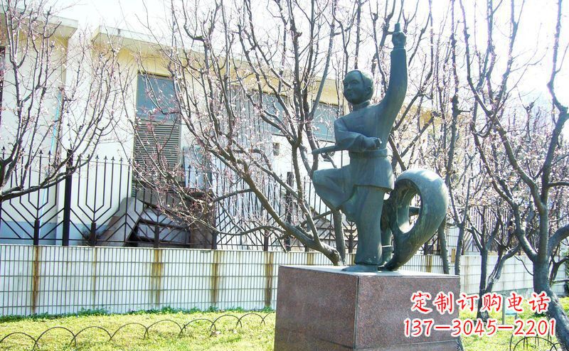 信阳精致细腻的老人铜雕