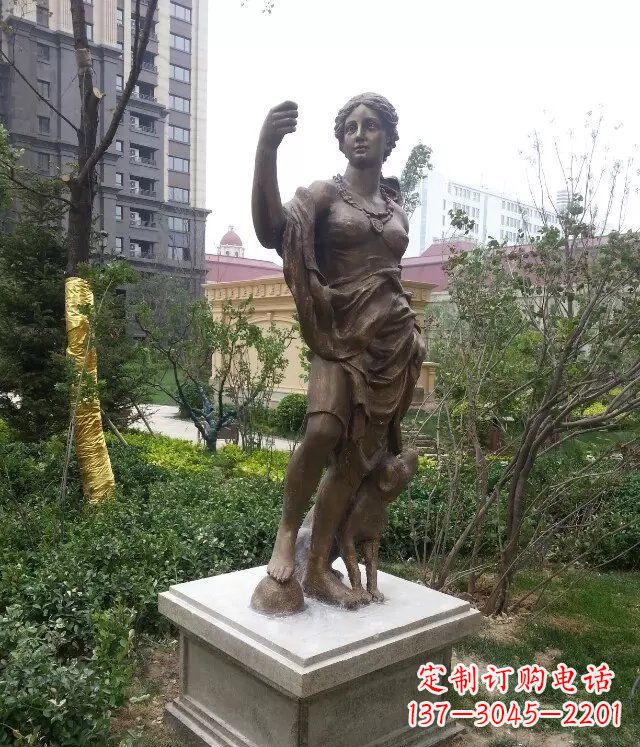 信阳西方女性人物铜雕 象征着勇气与力量
