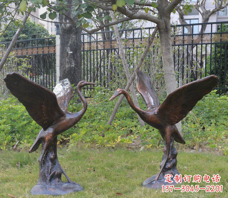 信阳高雅实木雕刻精美仙鹤景观玻璃钢仿铜摆件