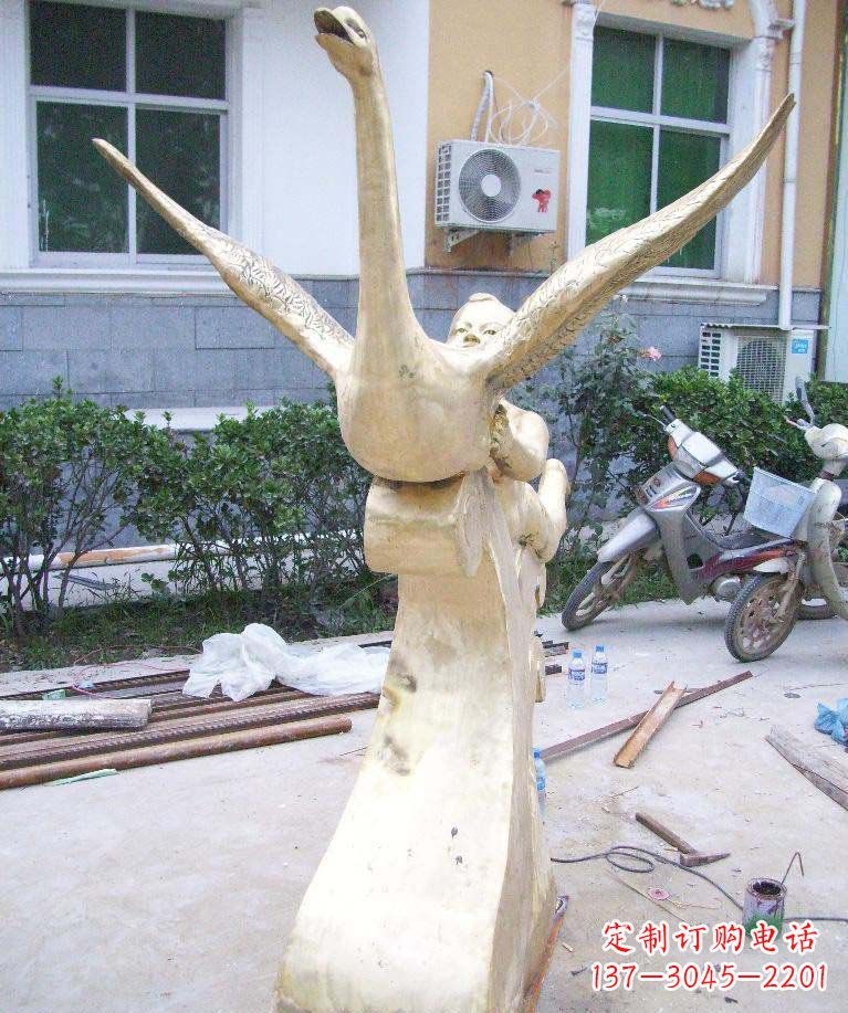 信阳孩子与天鹅·梦幻铜雕