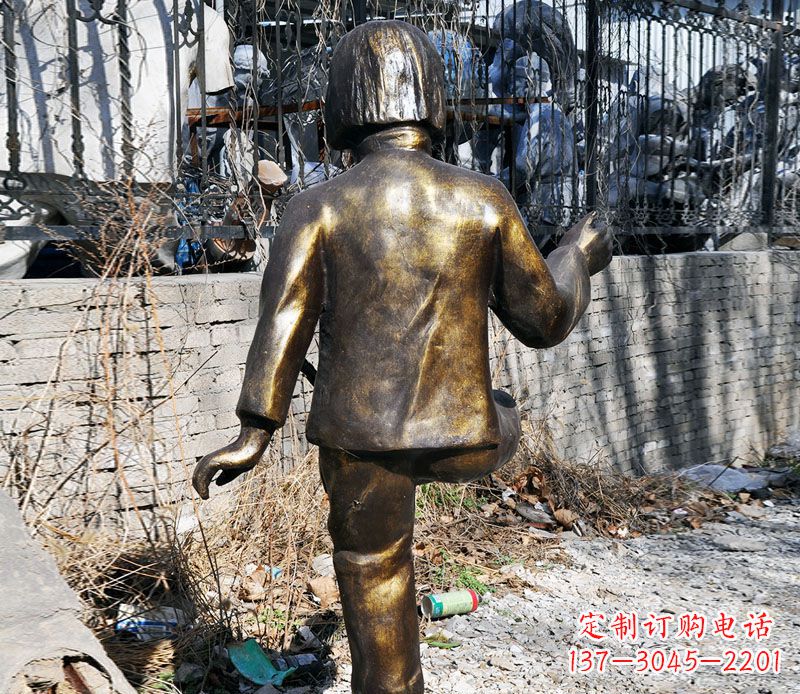 信阳纯正艺术——公园小女孩踢毽子铜雕
