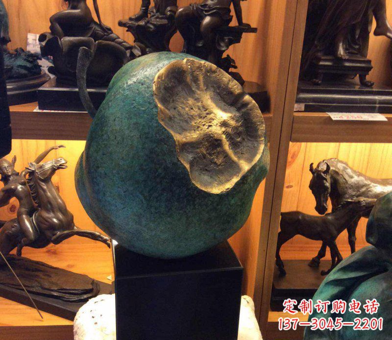 信阳铜质可爱苹果雕塑