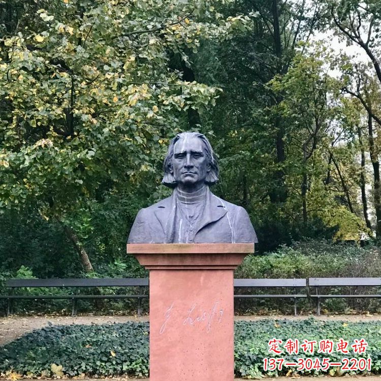 信阳钢琴音乐家肖邦的经典雕塑