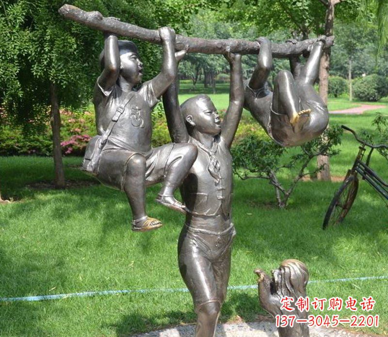 信阳捉着树枝玩耍的小孩铜雕