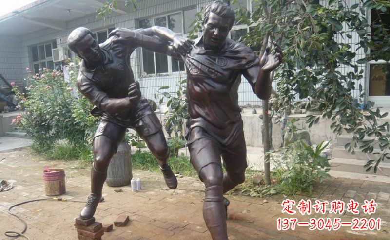 信阳领雕塑卓越的足球雕塑技艺