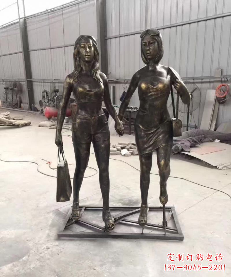 信阳铜雕女人唤醒美好回忆
