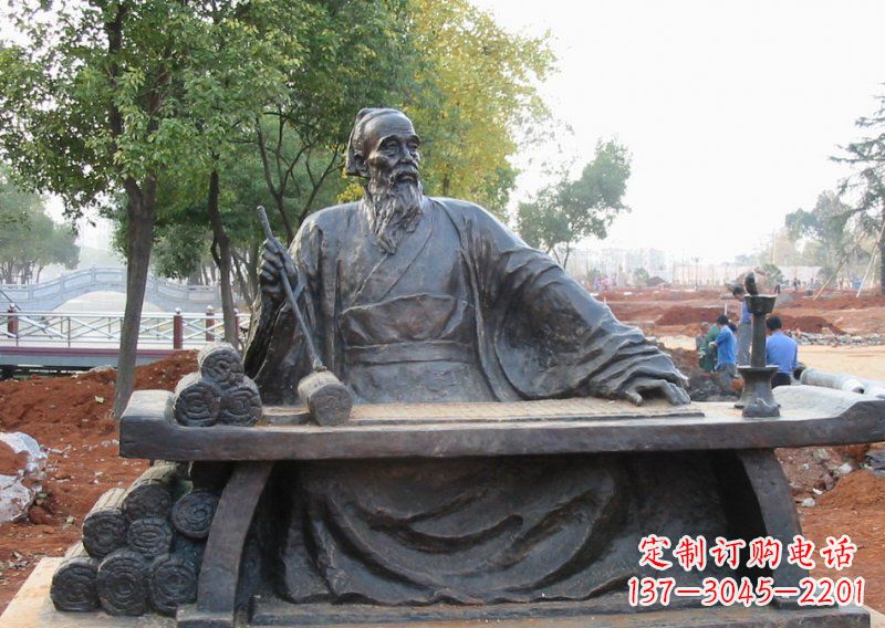 信阳用传统工艺精心雕刻的张仲景铜雕