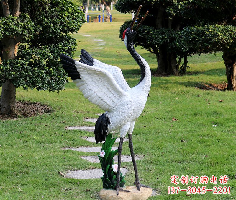信阳古典仙鹤雕塑,融入神秘风语