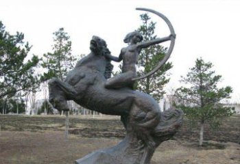 信阳公园骑马女人射箭铜雕