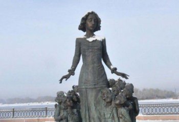 信阳铜雕学生人物欢乐的小学生雕塑