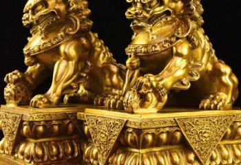 信阳故宫金狮子雕塑，精工细技定制爱心图案
